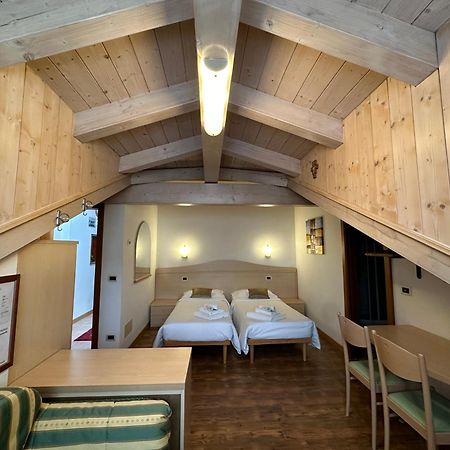 Hotel Garni Maffei Pinzolo Exteriör bild
