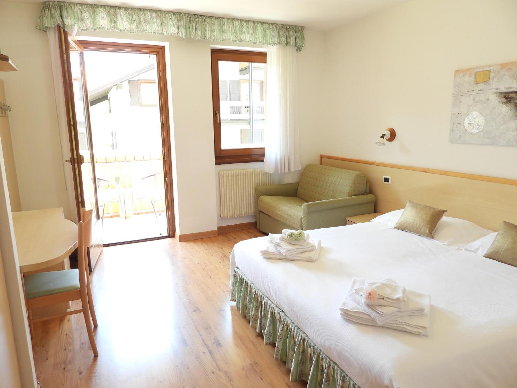 Hotel Garni Maffei Pinzolo Exteriör bild
