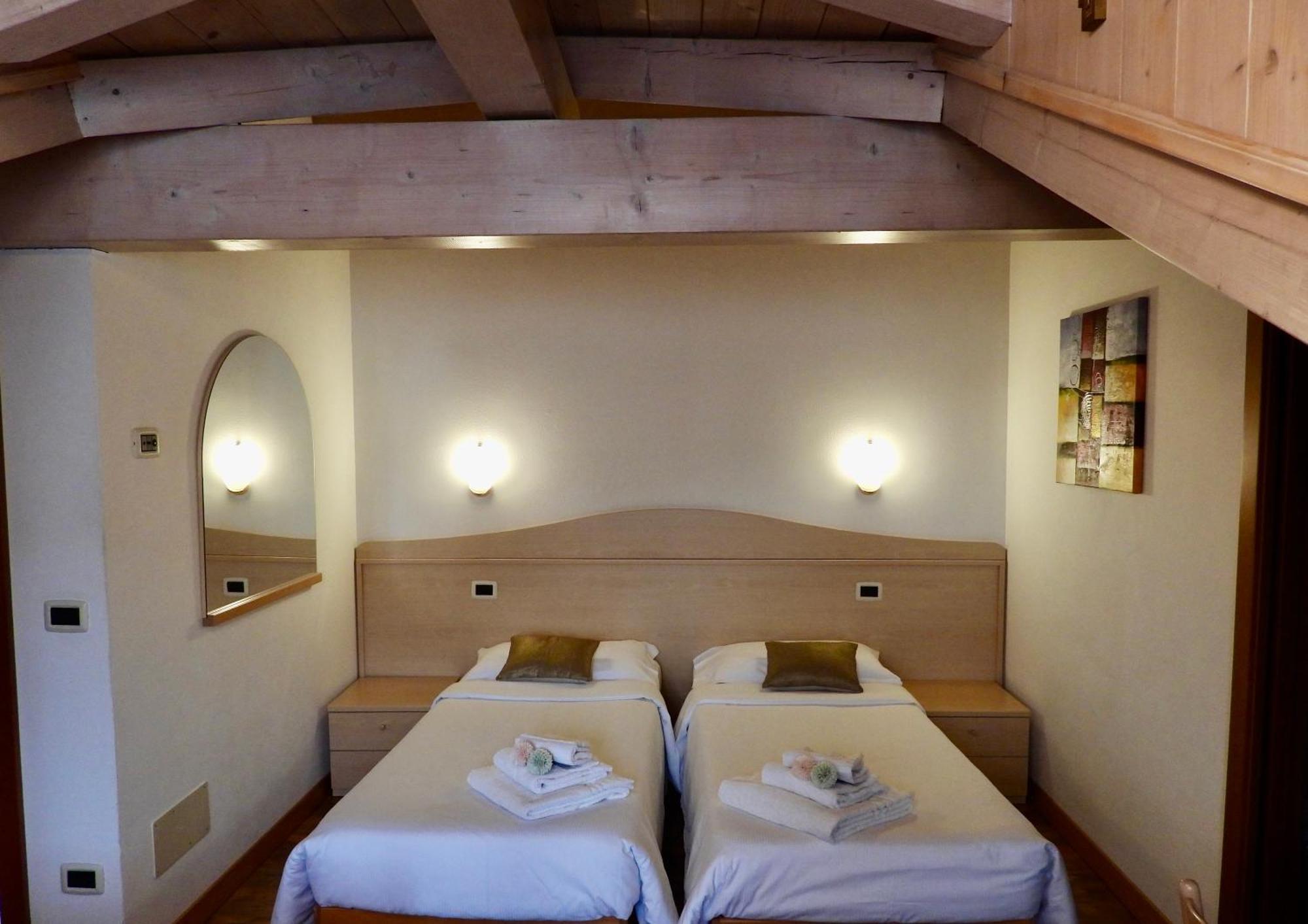 Hotel Garni Maffei Pinzolo Exteriör bild