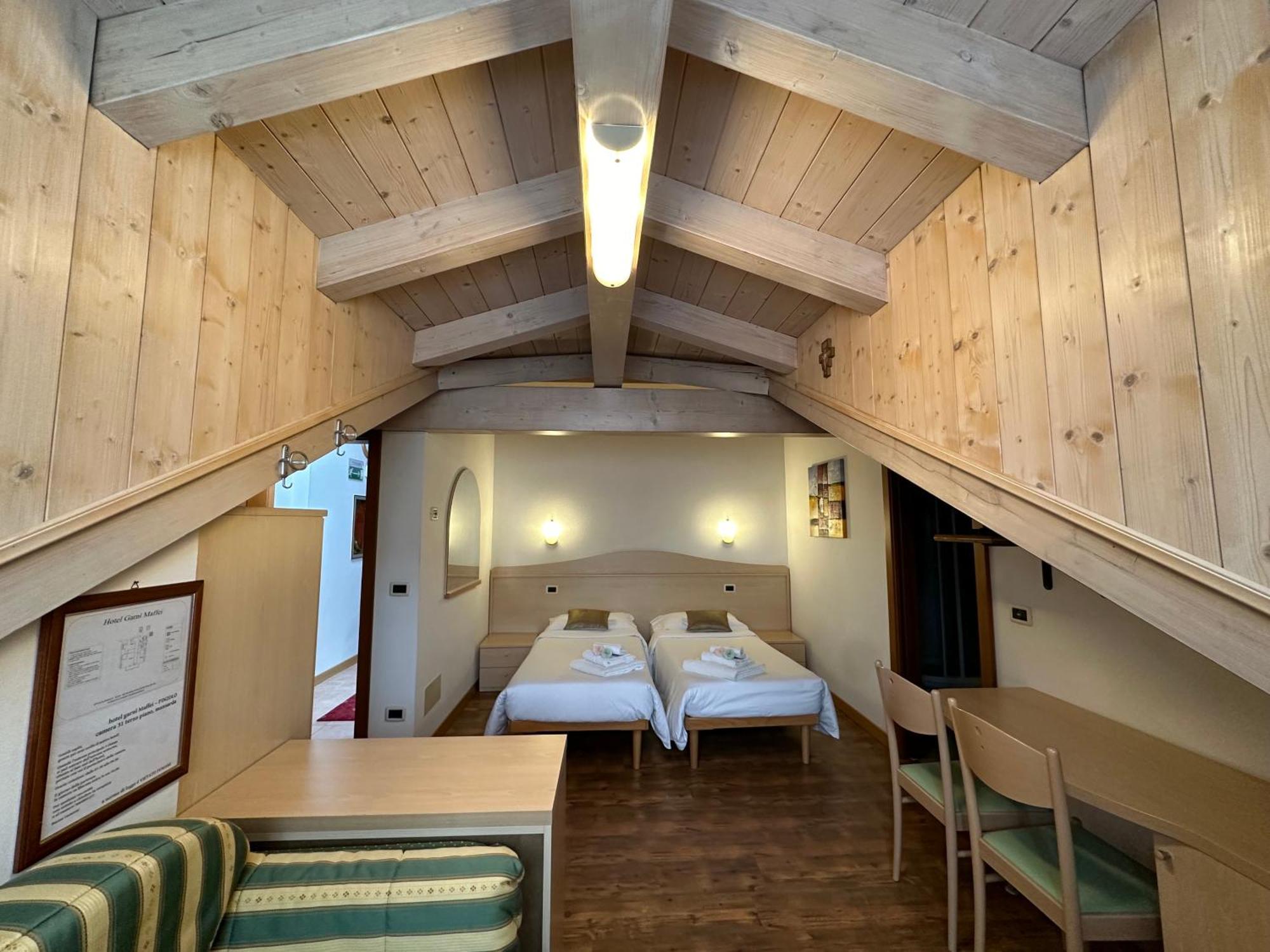Hotel Garni Maffei Pinzolo Exteriör bild