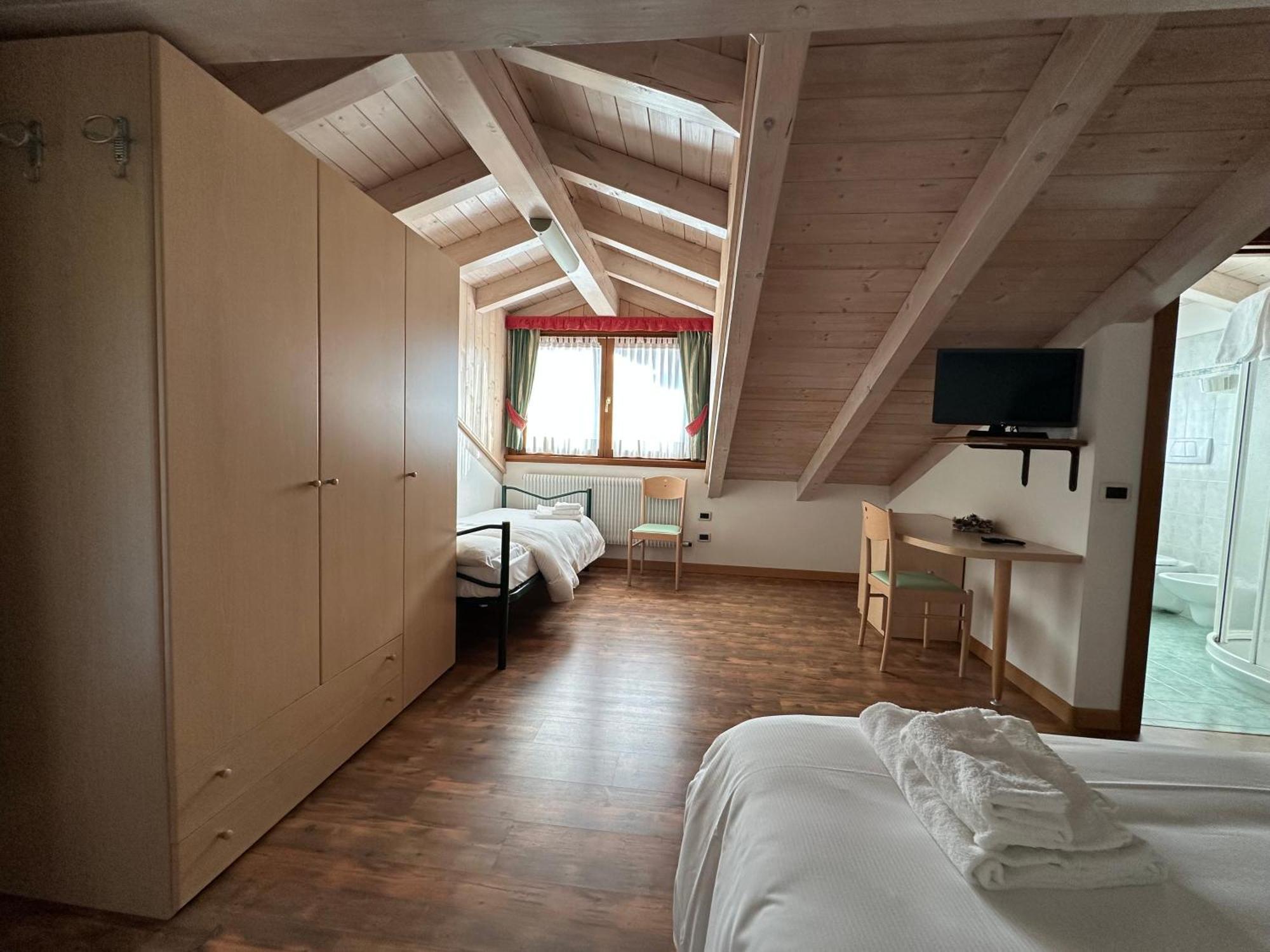 Hotel Garni Maffei Pinzolo Exteriör bild