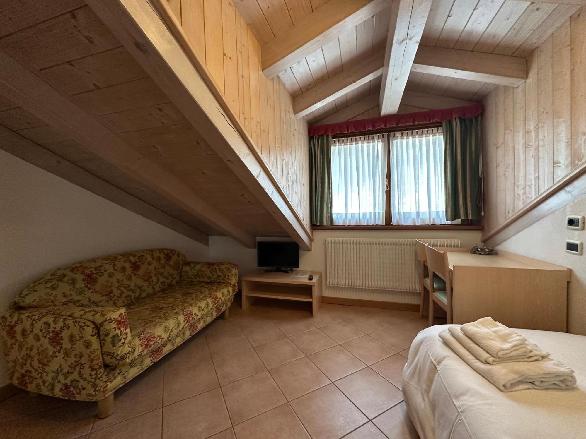 Hotel Garni Maffei Pinzolo Exteriör bild